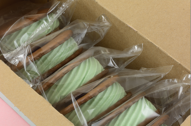 Individual cookie creme sandwiches in box