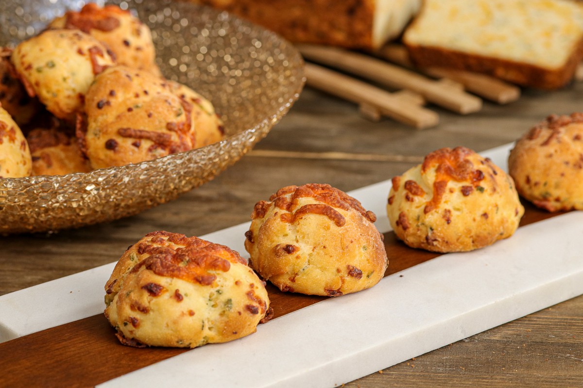 Cheddar Chive Buns