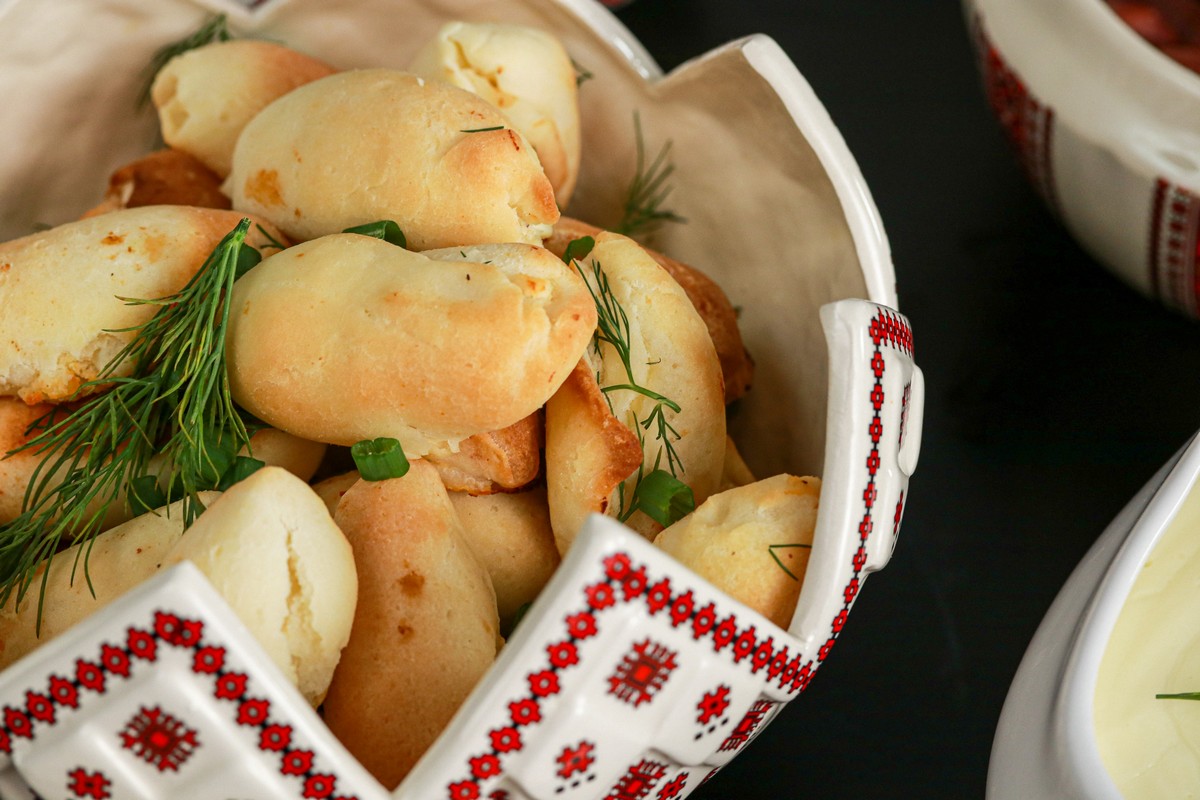 #glutenfree pyroshky buns in Ukrainian jagged edge red & white bowl
