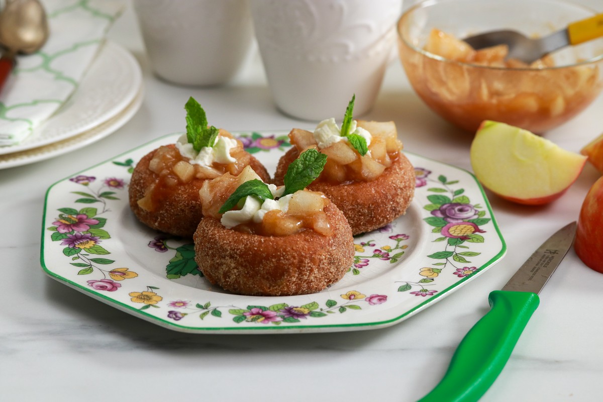 gluten-free donut apple cinnamon sugar