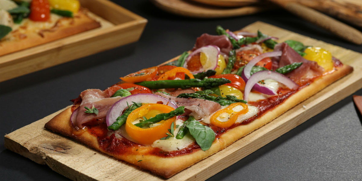 gluten-free asparagus prosciutto flatbread