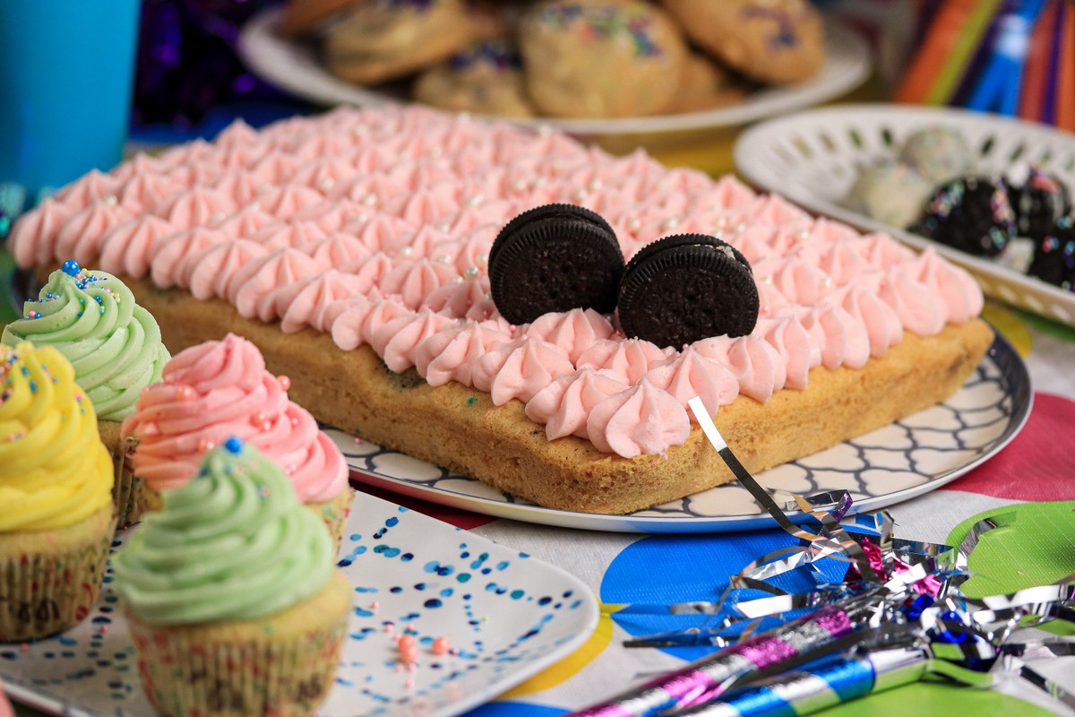 Birthday KinniTOOS Cake