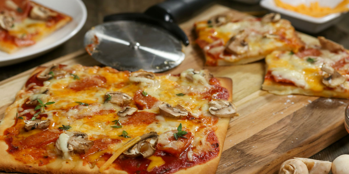 gluten-free mushroom and pepperoni pizza