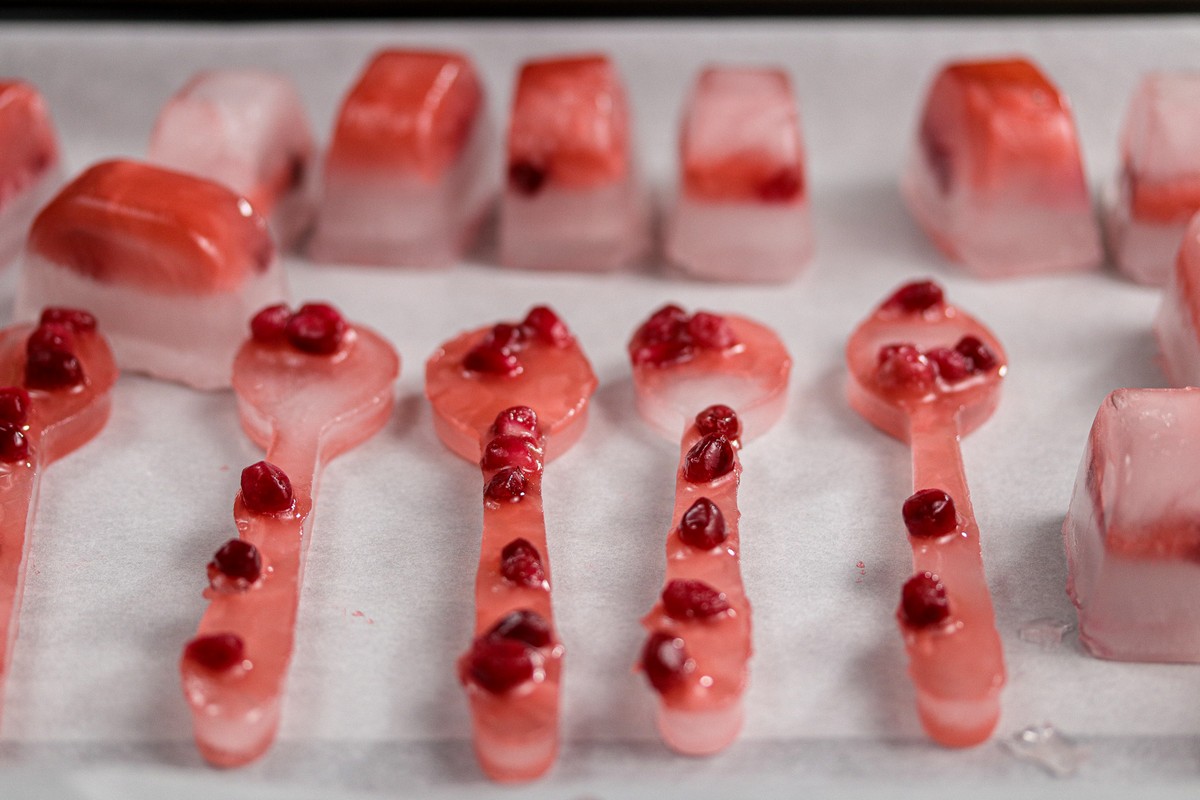 ice cubes and spoons