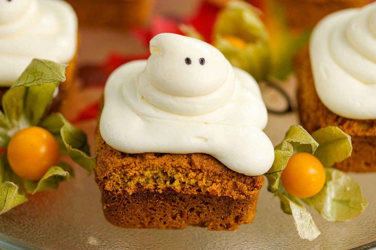 Sweet Potato Mini cake Ghost Halloween