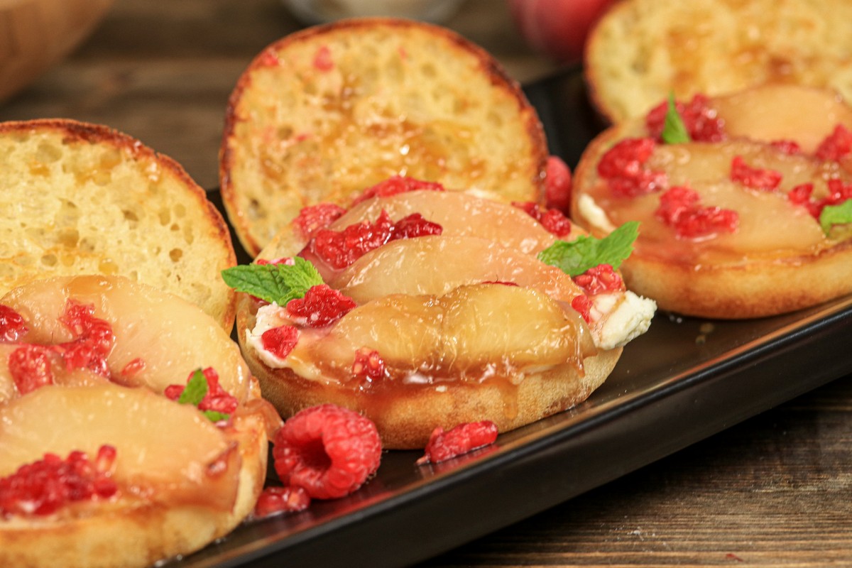 Traditional English Muffins Peach Mascarpone gluten-free